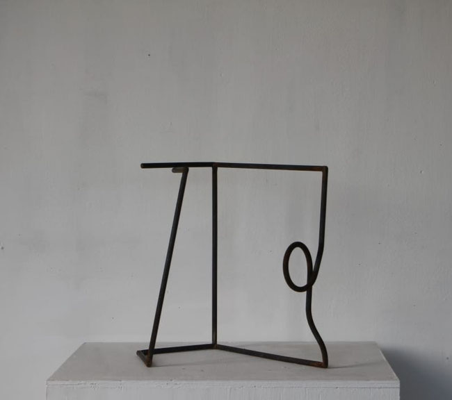Geometrie, scultura in ferro laccato 