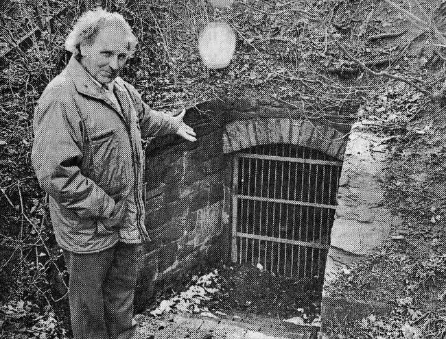 In diesem Felsenkeller unter dem Lehmberg überlebt Reinhard Conze als Sechsjähriger den Angriff der Amerikaner auf Borgentreich. Foto: Günter Schumacher