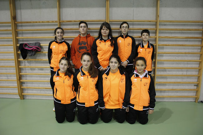 Jugadores del EDM Olimpia Torrelavega. Fila de arriba: Julia López, David Pérez, Sandra Obeso, Jesús Pérez y Hugo Lera. Fila de abajo: Lucía Sáiz, Paula Sáiz, María Carpena y Sonia Martínez.