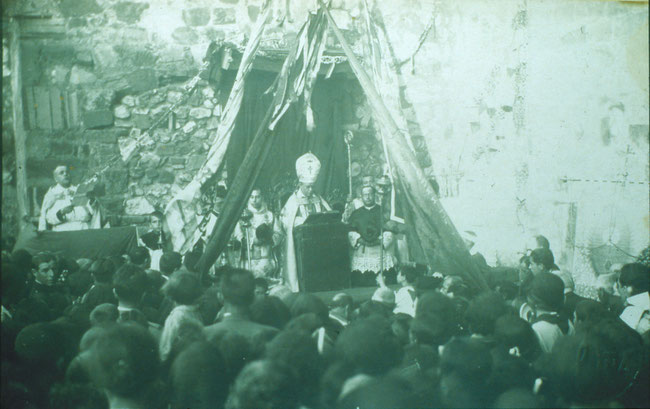 Inauguración del Sagrado Corazón de Jesús por el obispo don Narciso Estenaga, el 29 de junio de 1930.