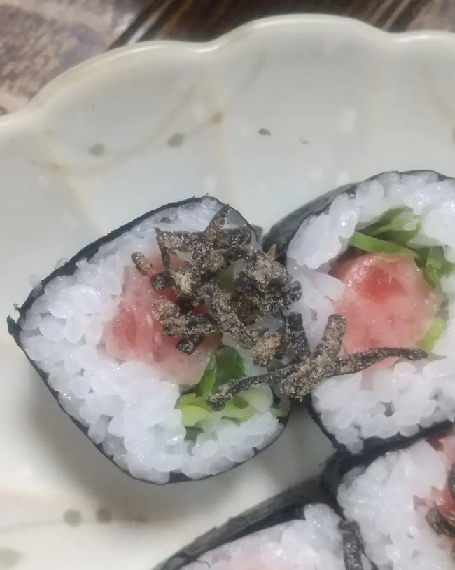 ネギトロ巻きにいそ松葉あうよ