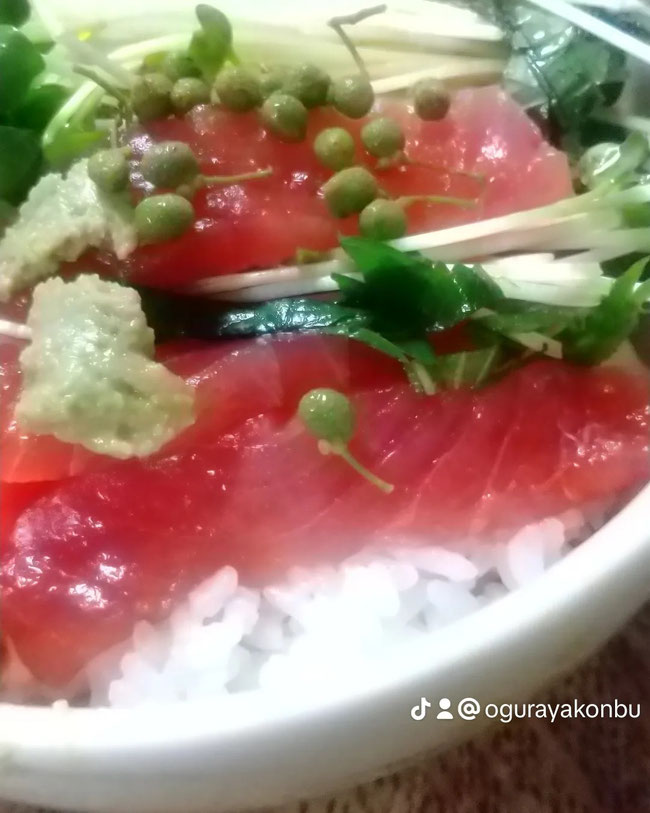 海鮮丼に青実山椒佃煮あうよ