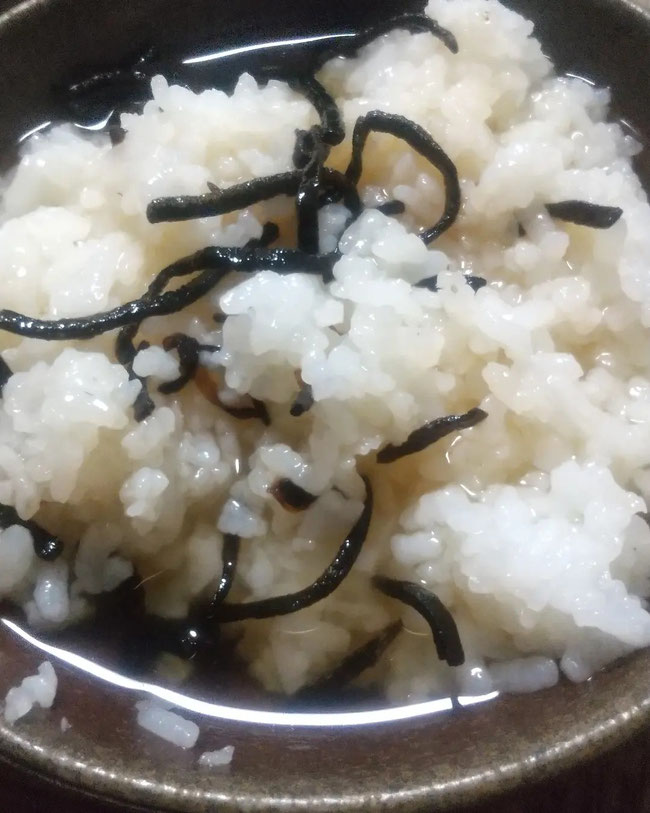 塩昆布でお茶漬けサラサラ