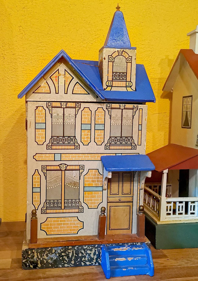 Antikes Puppenhaus