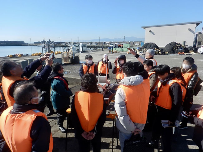 体験講習における技術説明の様子