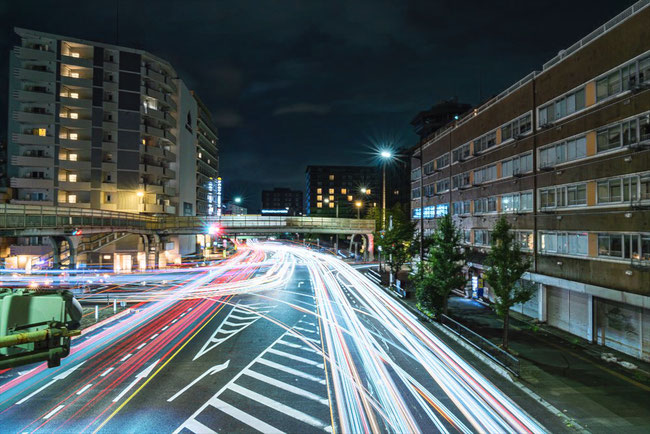 堀川塩小路の歩道橋からのレーザービーム写真