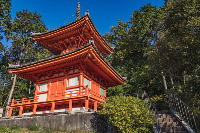 今熊野観音寺の朱色の塔