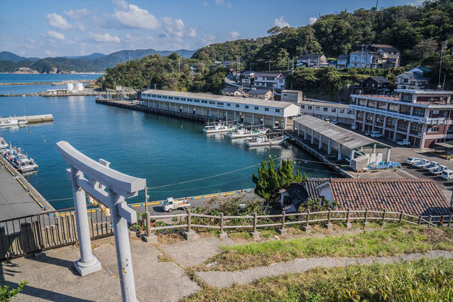 鳥取県岩美Free!の聖地巡礼「田子港」と港神社の眺め