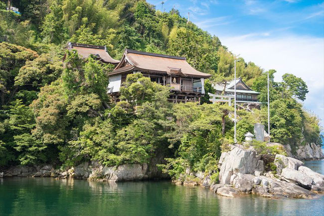 琵琶湖竹生島