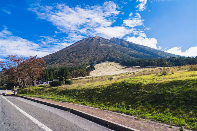 鳥取県の大山と青空