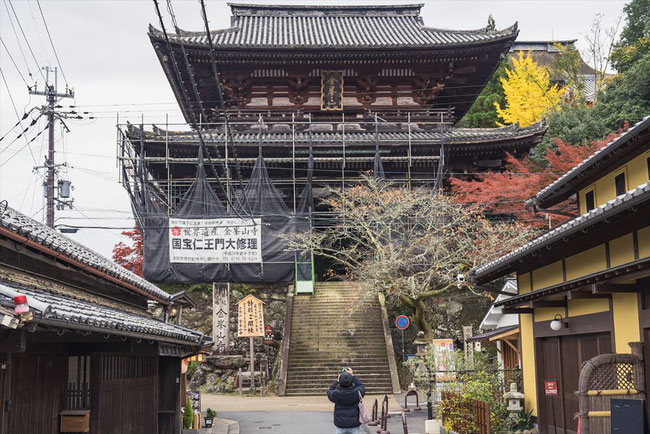 吉野山 金峯山寺の仁王門