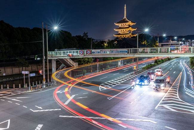 東寺歩道橋レーザービーム写真