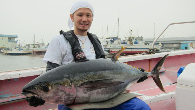 2012/7/20　青山様　キハダ33kg　ファイトタイム：5分　ヒットルアー：ローデッド180F(ヤマリア)