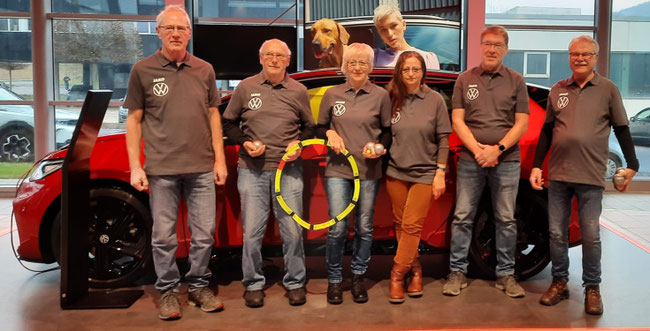 Übergabe von Trikots für die Post Boulesparte durch die Firma Feddersen !