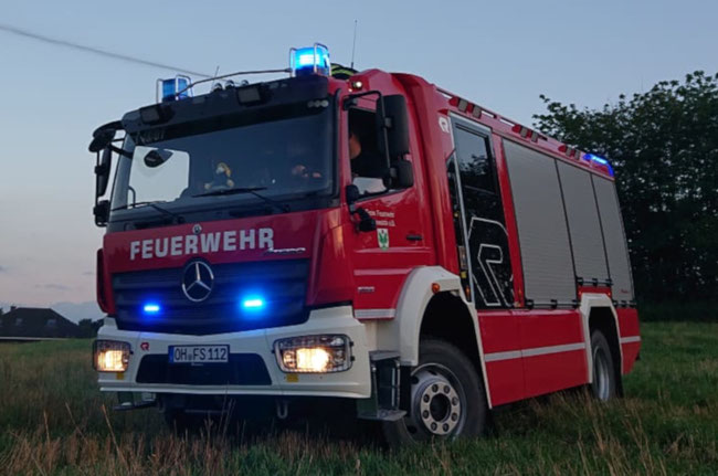 Das moderne Hilfeleistungslöschgruppenfahrzeug der Freiwilligen Feuerwehr, kurz HLF 10,  stand am 27. Juli zum Aktionstag „Feuer & Flamme“ vor dem Dorf- und Schulmuseum