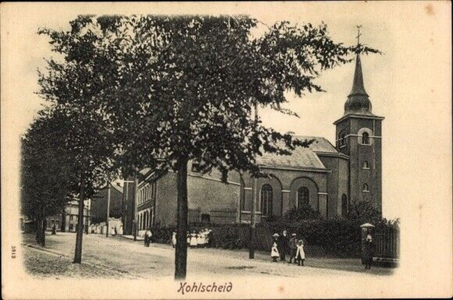 Vermutlich um 1890 - deutlich die alte Straßenführung. Die späteren Gebäude rechts werden erst 1894 gebaut.