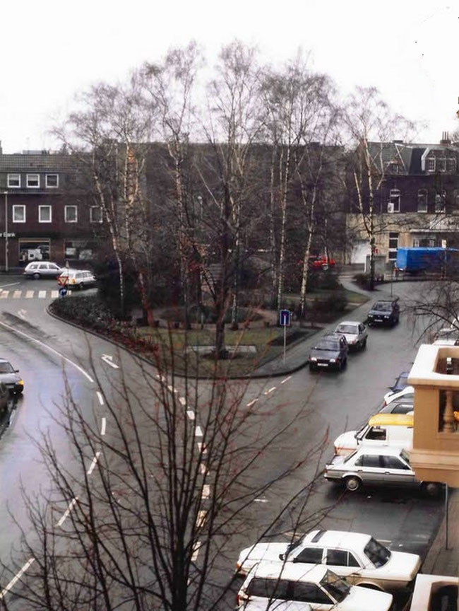 Neben dem kleinen Park rechts inzwischen ein Wendehammer statt der Durchfahrt.