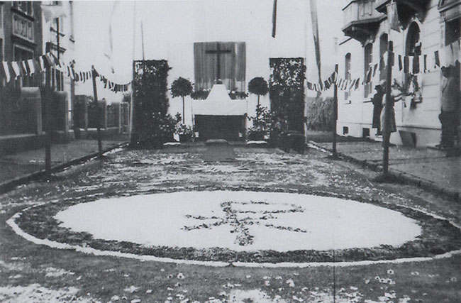 Fronleichnamsaltar in der Laurwegstraße 1952     (c) Heimatverein