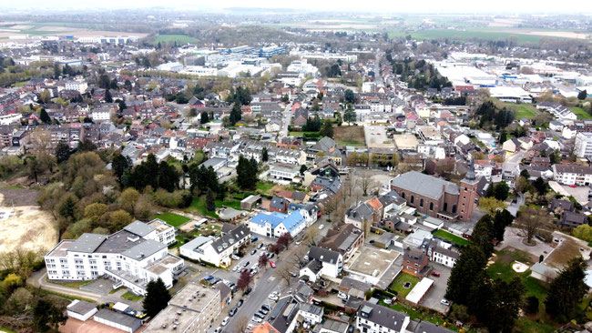 Blick über den Markt bis zur Halde Laurweg am 04.04.2021         (c) Florian Birken