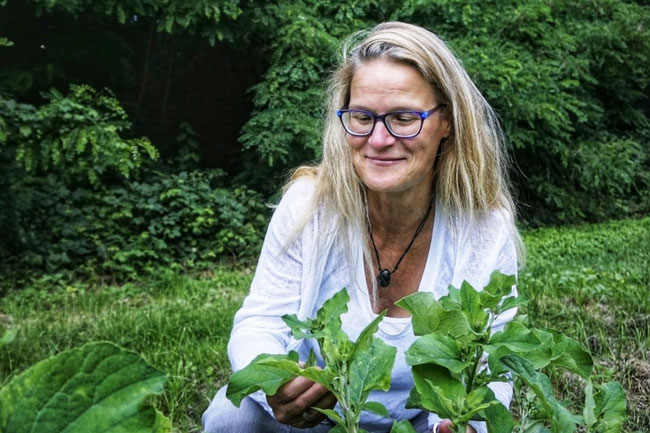 Kräuterwanderung Kräuterführung Kräutertour Kräuterspaziergang - Genuss Kräuterwanderung inkl. Verkostung -Kräuterwanderungen in Kleingruppen - Bottrop - Ruhrgebiet - NRW mit Wildkräuterexpertin Nicole - HappyHeppert - Hiking, Herbs & Happy Moments