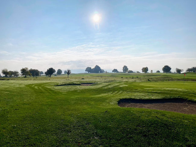 Bruchsaler Montagswanderer auf dem Golfplatz. Foto (c) PH
