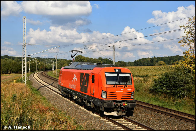 248 043-2 von Arcelor Mittal ist am 28. September 2025 als Lz nach Nürnberg unterwegs und konnte in Chemnitz-Furth fotografiert werden