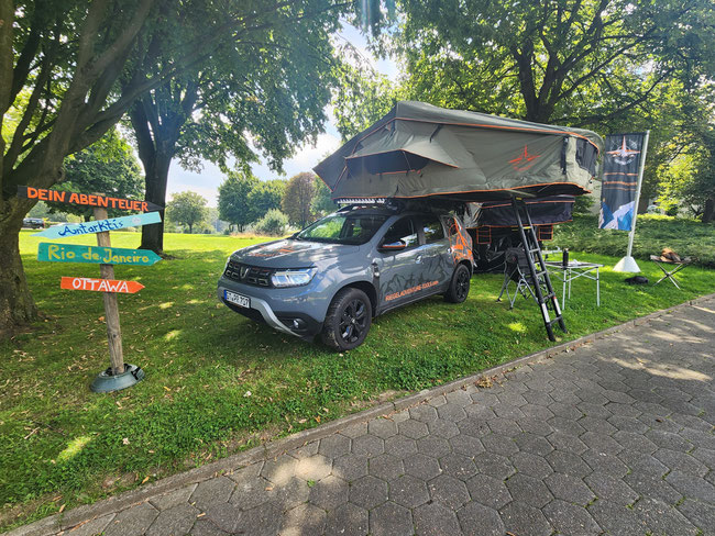 Riegeladventure Dionysos Dachzelt auf einen Dacia Duster