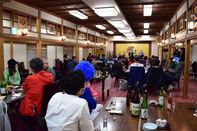 前夜祭でヤッホイ!誰も呑み過ぎなんか気にしない(笑)