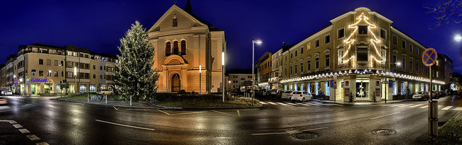 Weihnachtsstimmung am Kirchplatz in Oberndorf