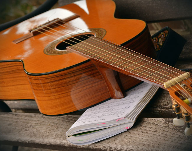 Gitarre, Doulamusik, Mantras, Geburtslieder, Willkommenfeier