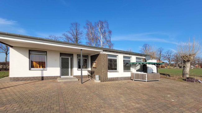 Ostseite, rechts im Hintergrund Almhorst