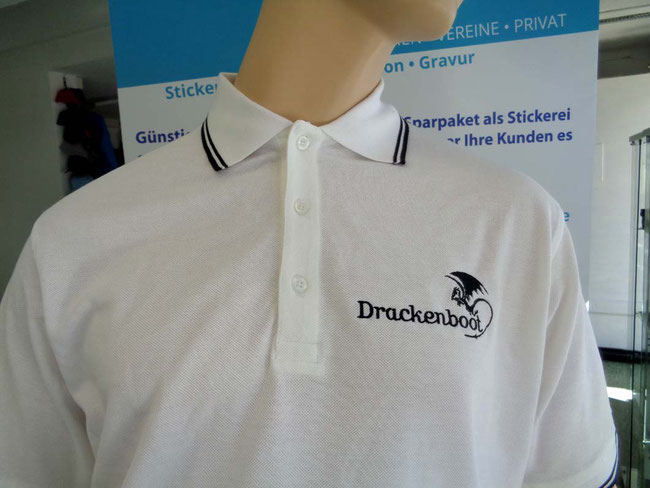 Poloshirts am Brust besticken lassen. Günstige Poloshirts mit Logo besticken. Firmen Logo auf Poloshirts besticken lassen