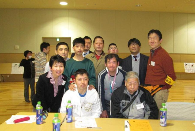 参加者のみなさん 前列左が小矢野和子会長