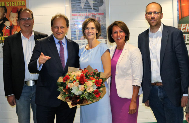 v.l.n.r.: Norbert Kicinski, Alexander Graf Lambsdorff, Jessica Gaitskell, Nicole Westig, Jörn Freynick (Foto: Schmid)