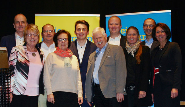 Die TOP 9 der FDP-Kandidatenliste von links nach rechts: Alexander Hildebrandt, Gudrun Brönstrup, Rudolf Wickel, Dagmar Ziegner, Felix Keune, Hans-Joachim Pagels, Christian Koch, Jana Rentzsch, Friedrich-Wilhelm Kuhlmann sowie Nicole Westig MdB
