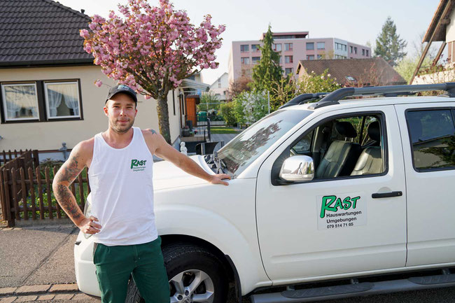 Zwecks Gartenverschönerung rastlos unterwegs: Ueli Rast in Frick.