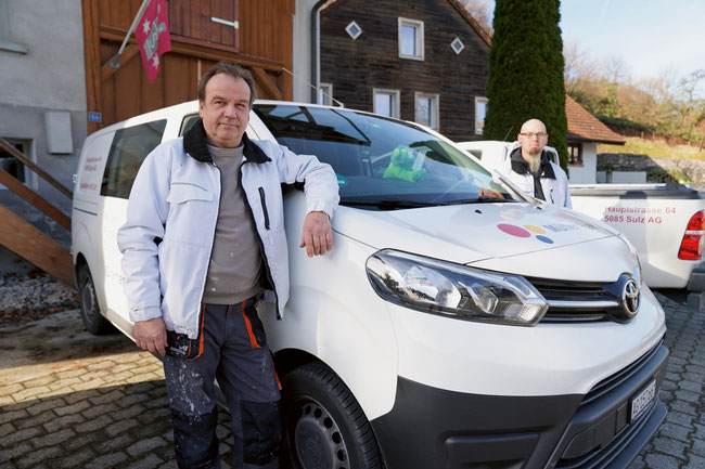 Die Bauhandwerker Ralf und Philipp Müller ergänzen sich aufs Vortrefflichste.