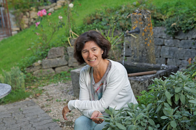 Hilde Schönmann ist dipl. Businesscoach und dipl. Erwachsenenbildnerin und bietet auch einmal Geh-Coaching in freier Natur an - Hauptsache in entspannter Atmosphäre.