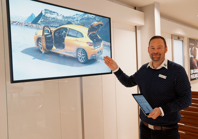 Geschäftsführer und Inhaber Marco Emmenegger lässt bei der VPP den ausstaffierten BMW X2 «tanzen».