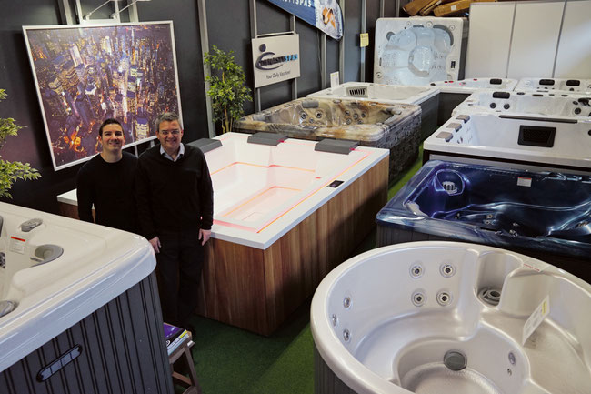 Oliver und Moritz Wittwer in ihrer Wellness-Erlebniswelt an der Dammstrasse in Frick.