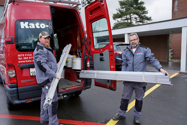 Hans Bucher (r.) und Christoph Schmutz sind ein eingespieltes Revisions- und Reparaturteam der Kato Storen AG in Frick.
