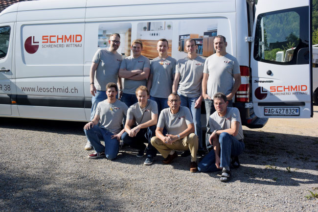 Auf Termintreue bedacht: die Crew der Schreinerei Leo Schmid AG Wittnau mit Inhaber Roman Schmid (links hinten).