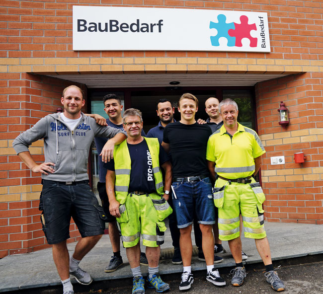 Wissen, worum’s geht: Die Crew der BR Bauhandel AG in Frick mit Leiter Michel Wenger (Bildmitte hinten).
