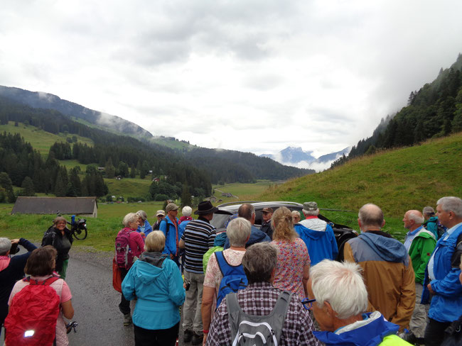 Chrüüzegg - Blick gegen Staafel, Näfelser Berge, Obersee - Ist hier der Suworow-Russe begraben?