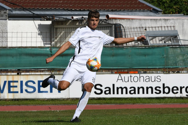 Alexander Sigl #20 machte mit seinem Tor den Deckel in Niederwinkling zu.