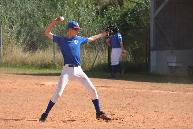 Pitcher Elias Feilhauer musste wie sein Kollege Philipp Schüßler die Überlegenheit der Füssener Gastgeber anerkennen. - Foto: Peter Halter