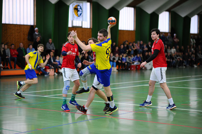 Archivbild aus der letzten Saison: Sebastian Klima beim Torwurf