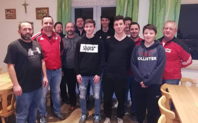 Foto: Verein (Armin Veitl 2.v.l und Norbert Kroker 4.v.l.)