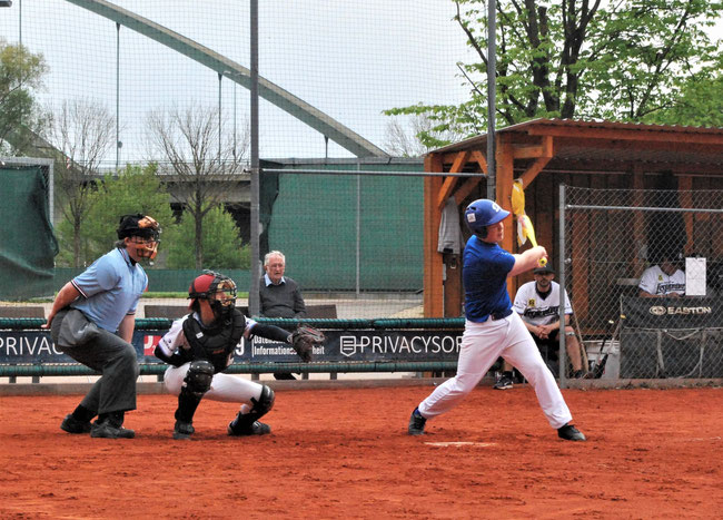 Nicht nur als Pitcher am Mound ist Flip Slomka ein wertvoller Spieler, er setzt auch als wuchtiger Akteur am Schlagmal seine Akzente und Homeruns. - Foto: Jasmin Sethapakdi