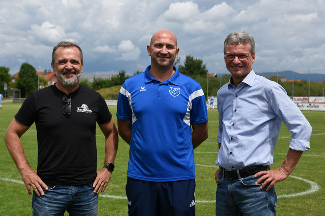 v.l.: vom Sponsor Karmeliten-Brauerei Josef Schadenfroh; Stefan Köck; Landrat Bernd Sibler